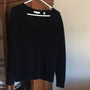 Vince. Medium. Black.